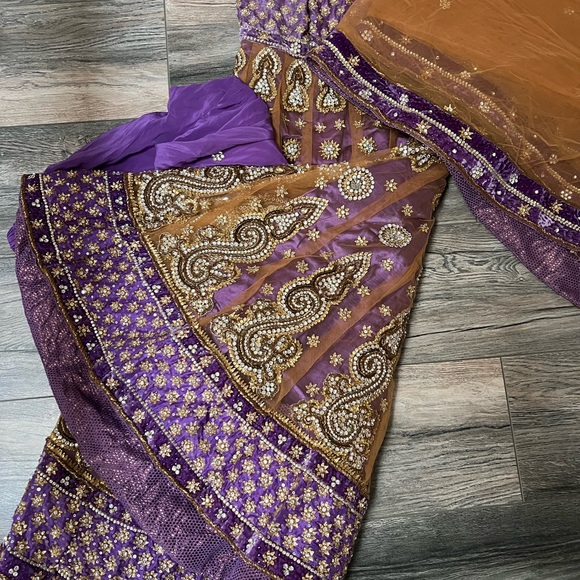 INDIAN SUIT - Picture 4 of 5